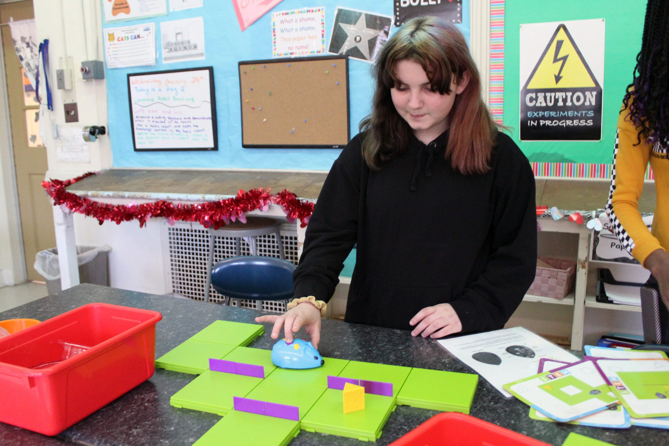 gilr pressing button on robotic mouse