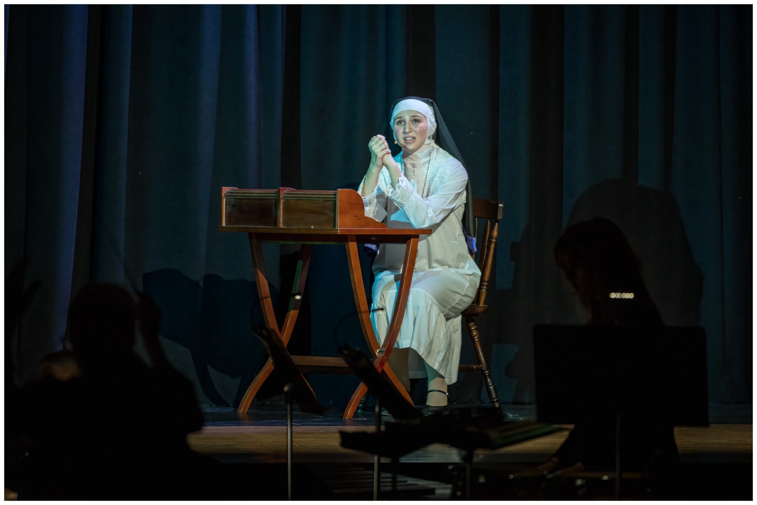 Scene from Sister Act with nun praying