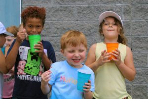 students eating snow cones