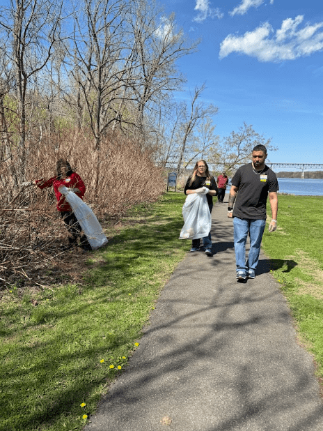 students picking up trash at Dutchman's Landing