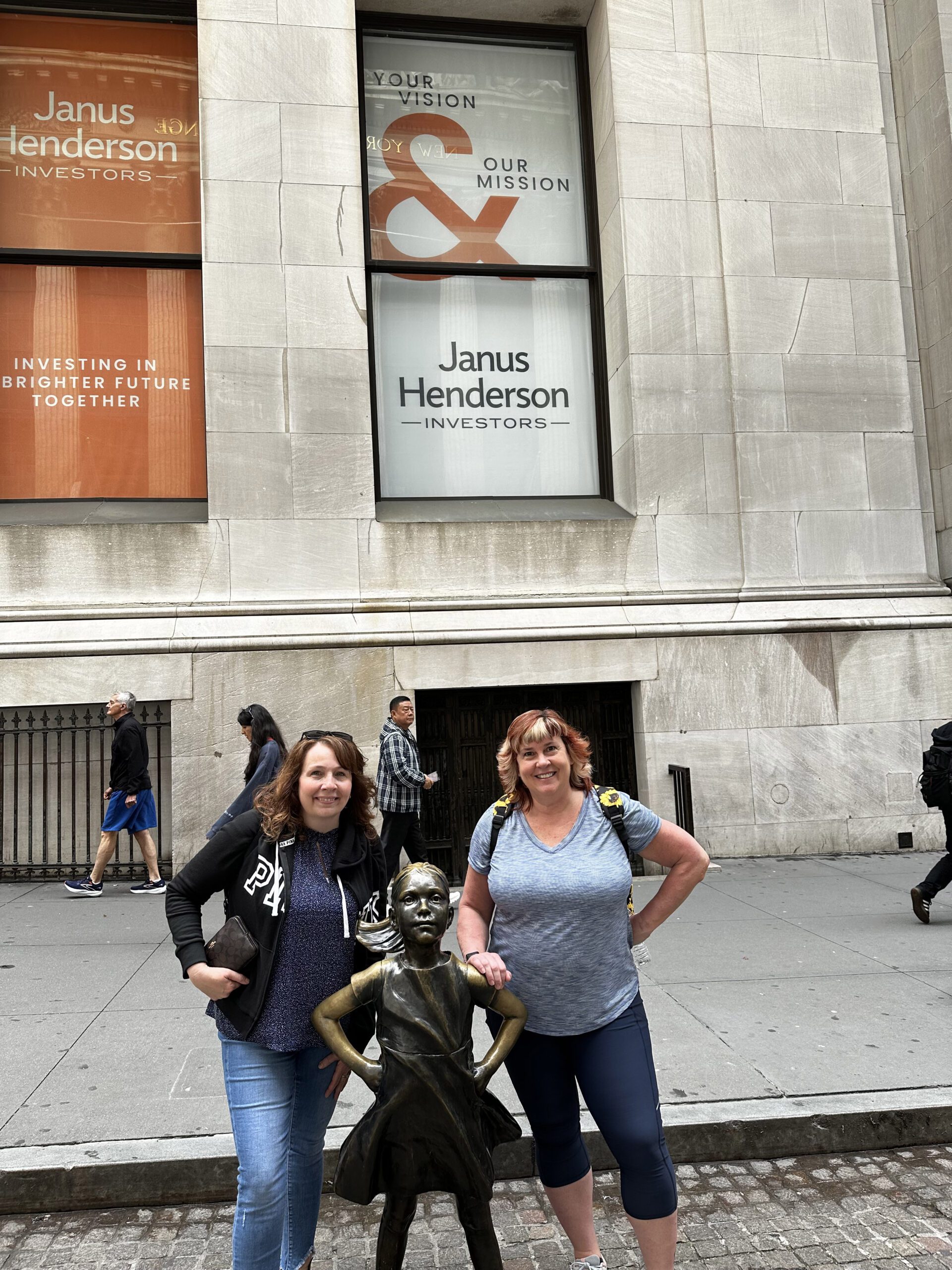 Jones and Casalino pose with Fearless Girl statue
