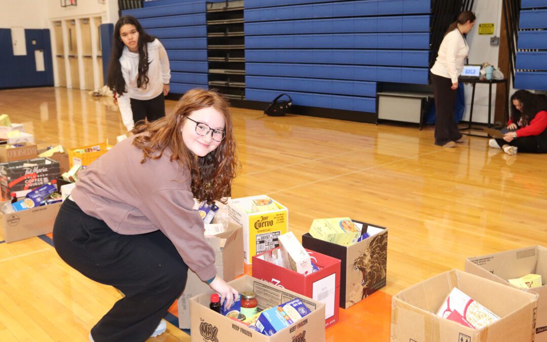 Santa’s Helpers Feed 60 Families This Holiday Season