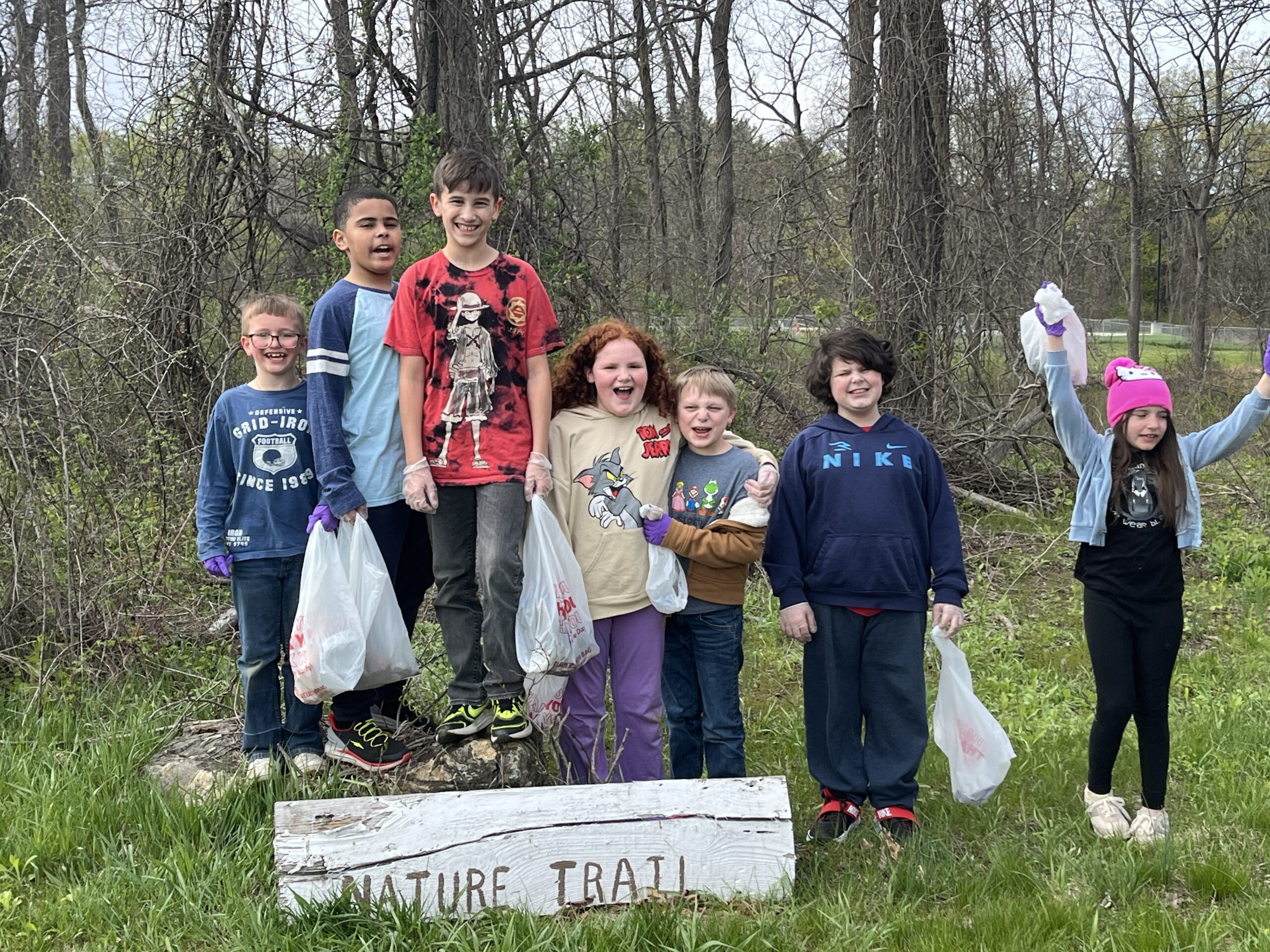 group photo of student with bags of litter outside
